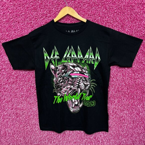 The Def Leppard The World Tour 2023 Cyber Beast Heavy Metal Tee Small - Picture 1 of 4